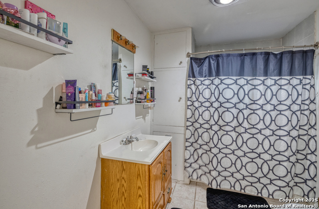 Listing photo id 6 for 758 High N 