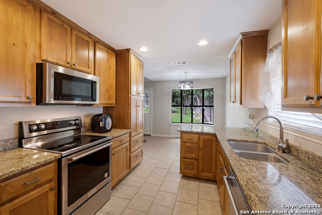 Image 8 of 22 For 14304 Parkhurst