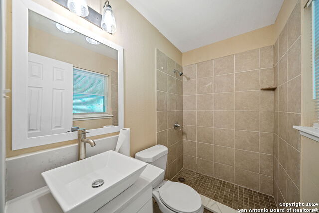 Image 18 of 25 For 249 Park Ln  