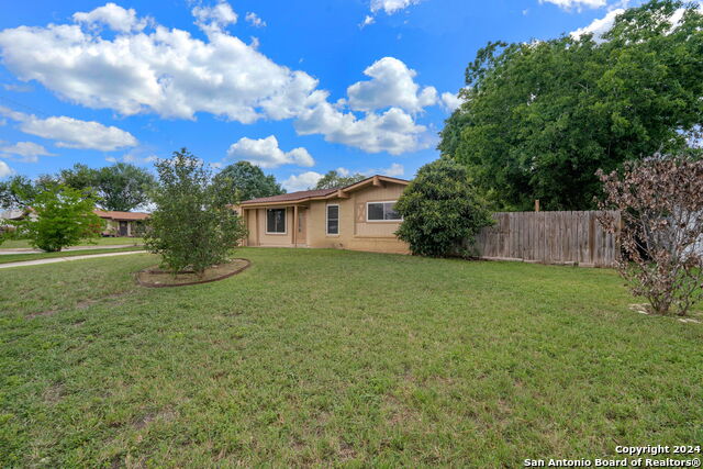 Image 4 of 25 For 249 Park Ln  