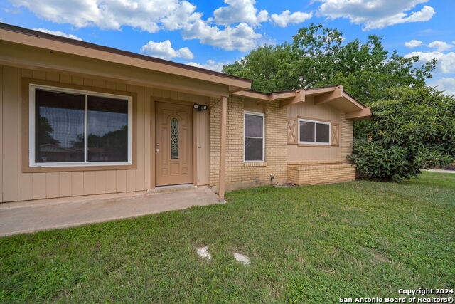 Image 5 of 25 For 249 Park Ln  