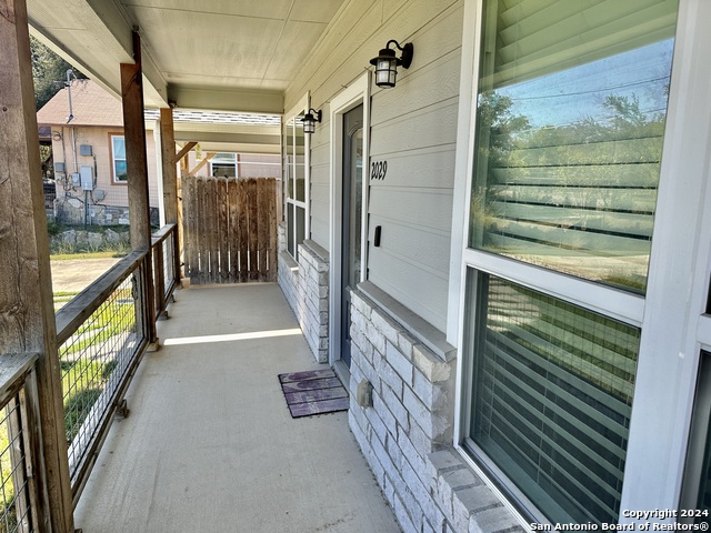 Image 4 of 15 For 2029 Blueridge Dr