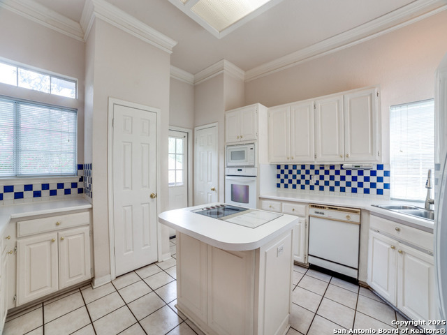 Listing photo id 9 for 8627 Waldon Heights