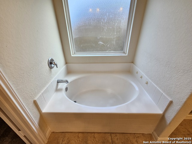 Listing photo id 21 for 6723 Luckey Pond