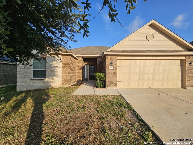 Listing photo id 1 for 6723 Luckey Pond