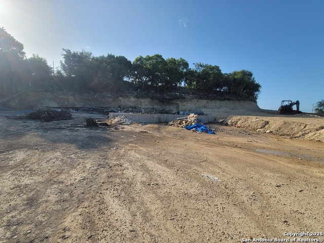 Listing photo id 1 for 1227 Lake Dr