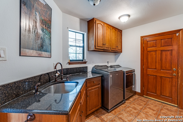 Image 21 of 28 For 8470 Park Lane Dr