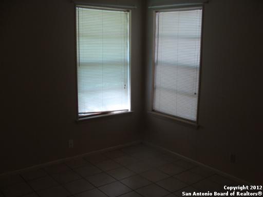 Listing photo id 5 for 103 Avenue F A