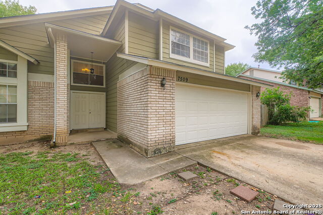 Image 4 of 27 For 7509 Sidbury Cir