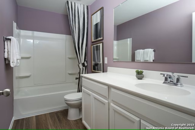 Image 18 of 27 For 13747 Redtail