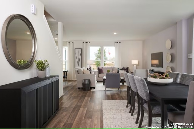 Image 21 of 27 For 13747 Redtail