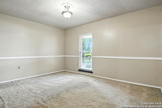 Image 17 of 26 For 5867 Oak Run