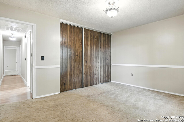 Image 18 of 26 For 5867 Oak Run