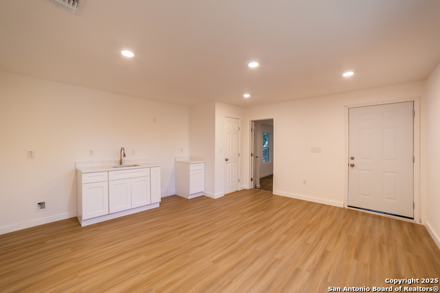 Image 10 of 17 For 2326 Cincinnati  202
