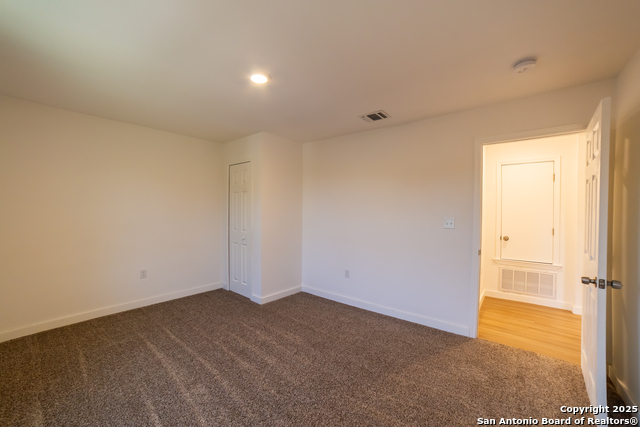 Image 13 of 17 For 2326 Cincinnati  202