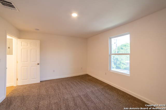 Image 15 of 17 For 2326 Cincinnati  202