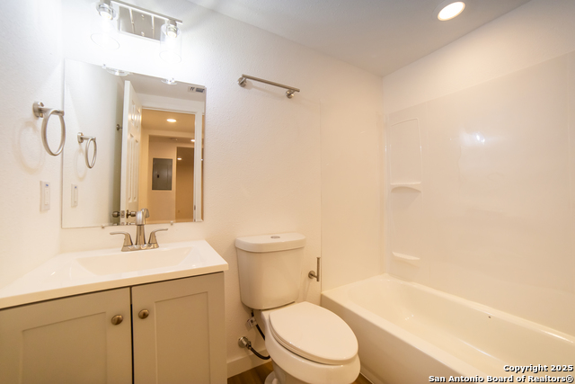 Image 16 of 17 For 2326 Cincinnati  202