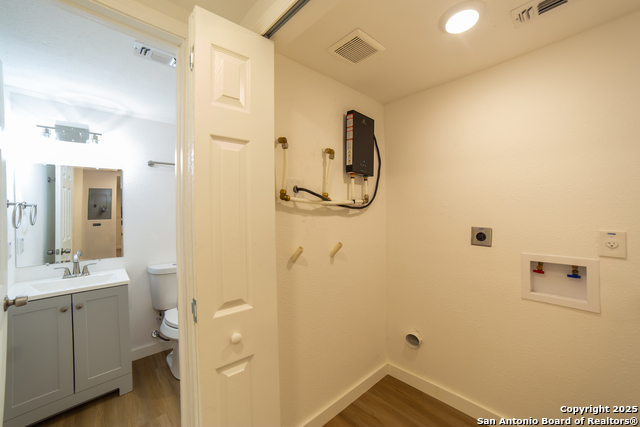 Image 17 of 17 For 2326 Cincinnati  202