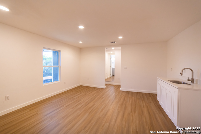 Image 4 of 17 For 2326 Cincinnati  202