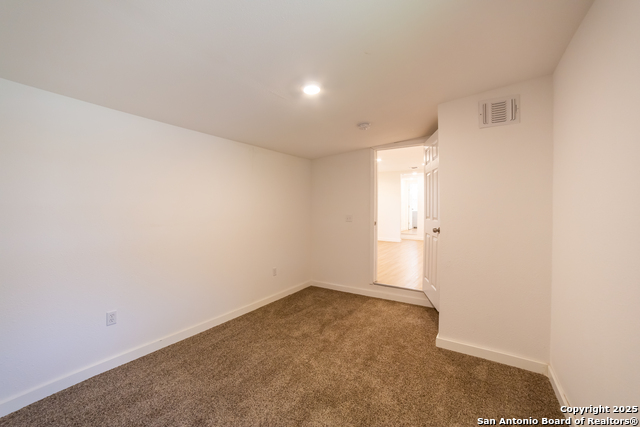 Image 6 of 17 For 2326 Cincinnati  202