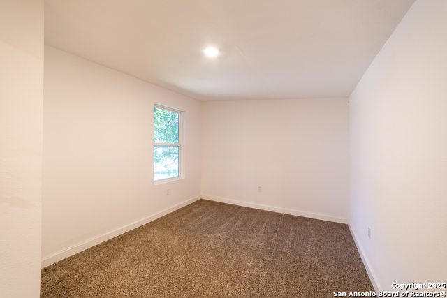 Image 8 of 17 For 2326 Cincinnati  202