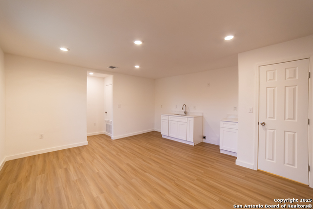 Image 9 of 17 For 2326 Cincinnati  202