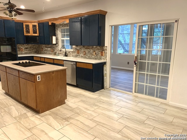 Listing photo id 8 for 930 County Road 2720