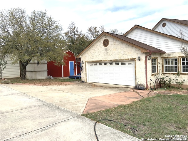 Listing photo id 1 for 930 County Road 2720