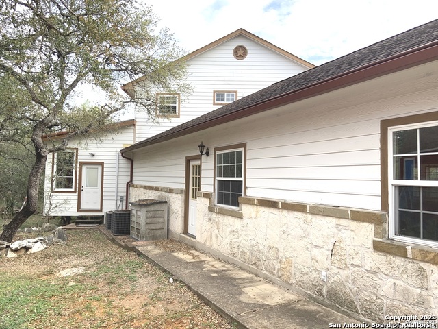 Listing photo id 2 for 930 County Road 2720