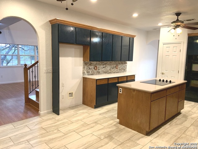 Listing photo id 5 for 930 County Road 2720
