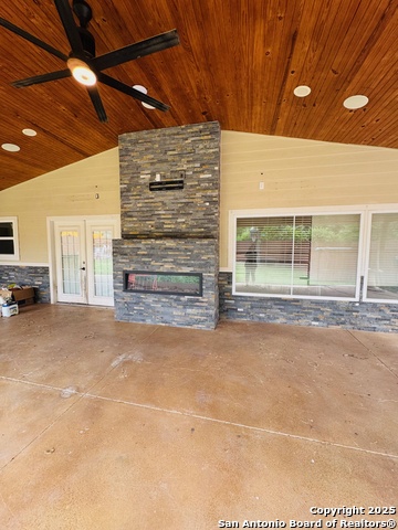 Image 19 of 21 For 335 Pinewood Lane