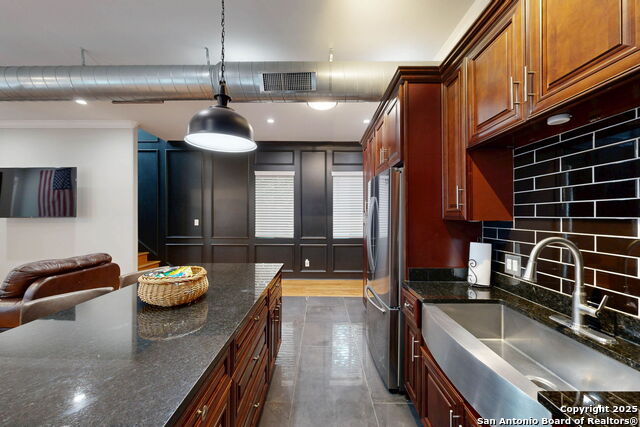 Listing photo id 8 for 609 Sturgeon Dr
