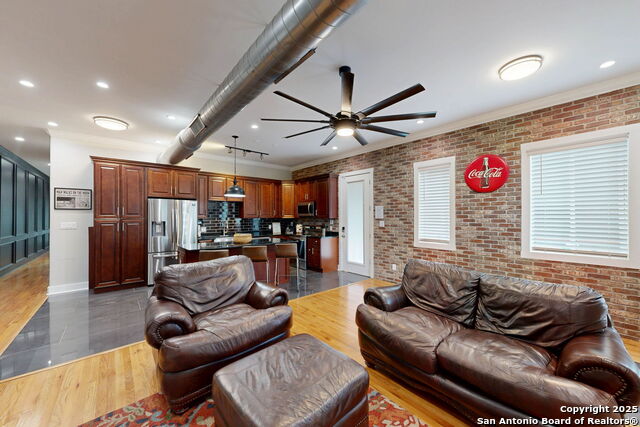 Listing photo id 9 for 609 Sturgeon Dr
