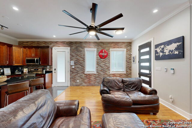 Listing photo id 12 for 609 Sturgeon Dr