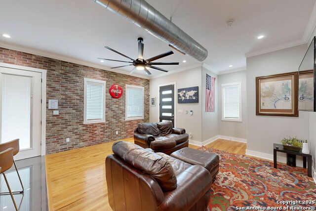 Listing photo id 13 for 609 Sturgeon Dr