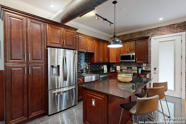Listing photo id 15 for 609 Sturgeon Dr