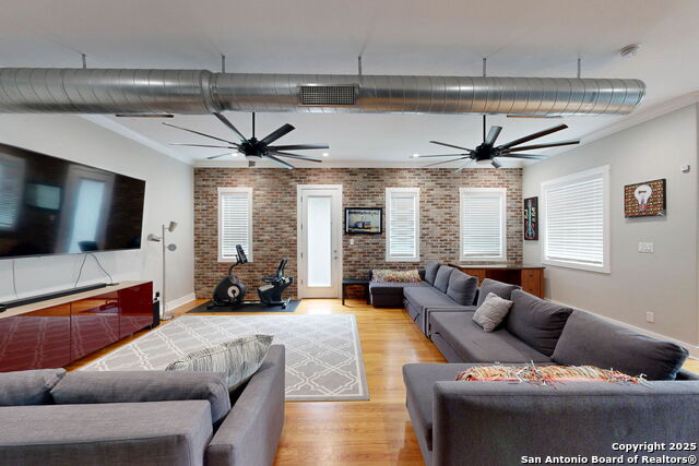 Listing photo id 25 for 609 Sturgeon Dr