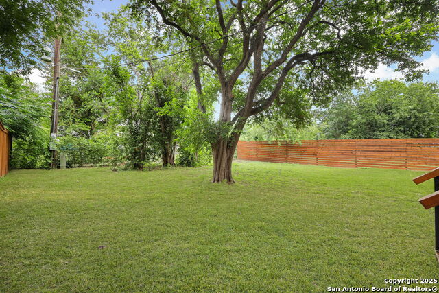 Listing photo id 40 for 609 Sturgeon Dr