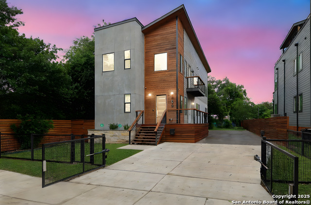 Listing photo id 43 for 609 Sturgeon Dr