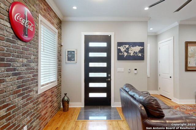 Listing photo id 3 for 609 Sturgeon Dr
