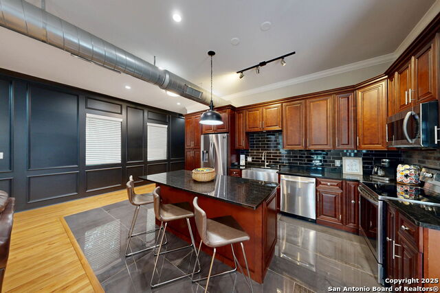Listing photo id 4 for 609 Sturgeon Dr