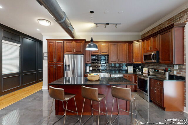 Listing photo id 5 for 609 Sturgeon Dr
