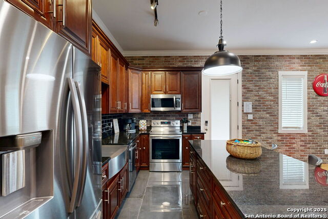 Listing photo id 6 for 609 Sturgeon Dr