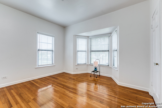 Image 15 of 25 For 457 Park Blvd N