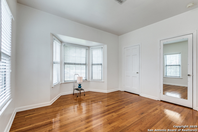 Image 16 of 25 For 457 Park Blvd N