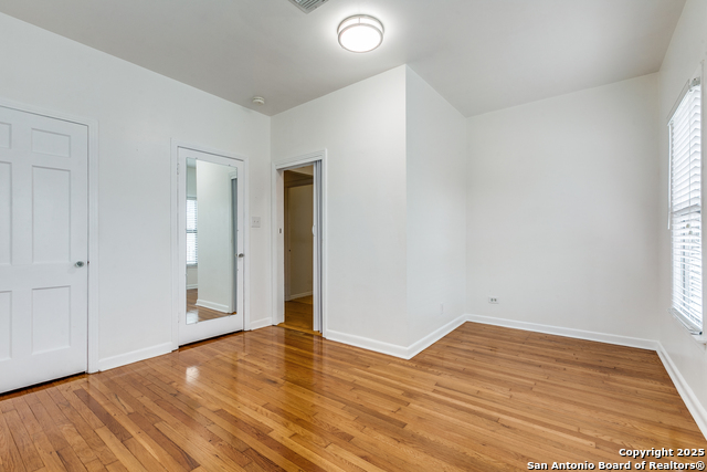 Image 17 of 25 For 457 Park Blvd N