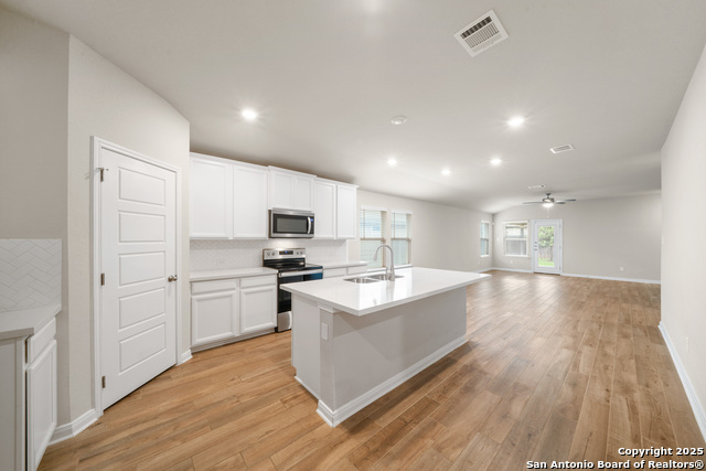 Listing photo id 10 for 1220 Ella
