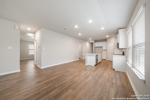 Listing photo id 12 for 1220 Ella