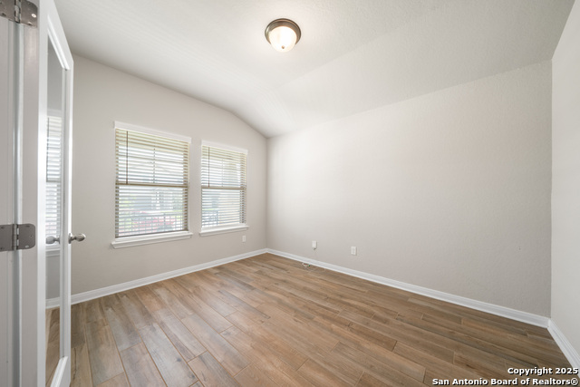 Listing photo id 15 for 1220 Ella
