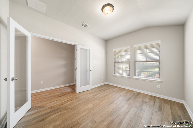 Listing photo id 16 for 1220 Ella